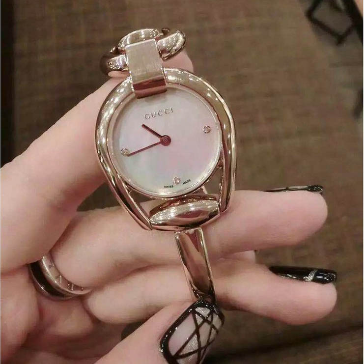 古奇Gucci手鐲女錶搭載瑞士機芯藍寶石玻璃白色錶盤 Gucci手鐲女錶搭載瑞士機芯藍寶石玻璃白色錶盤