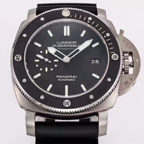沛納海389 PAM00389《敢死隊3》史泰龍同款堪稱手錶界中的“路虎”
