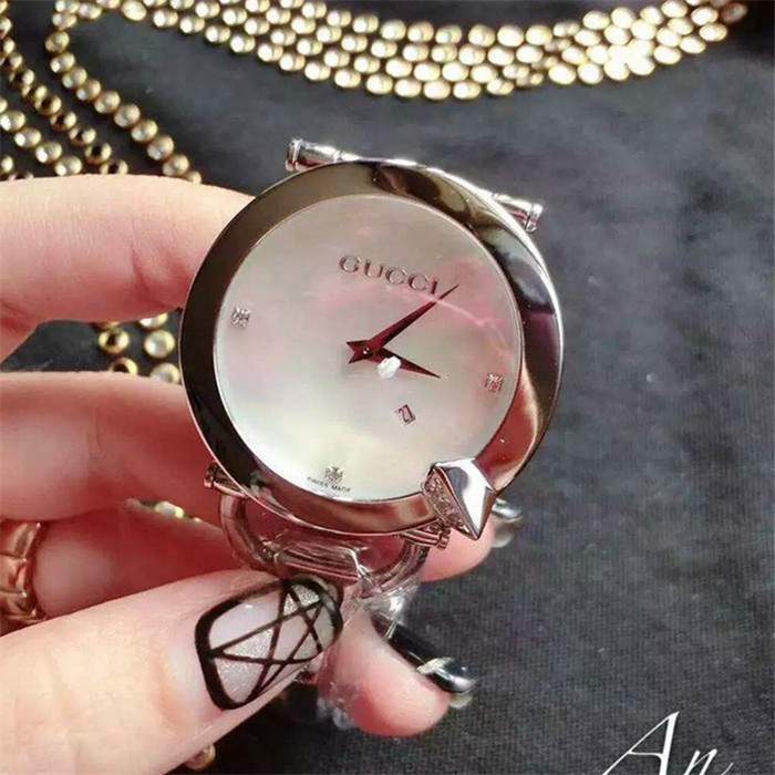 古馳Gucci手鐲女錶搭載瑞士機芯藍寶石玻璃鏡面