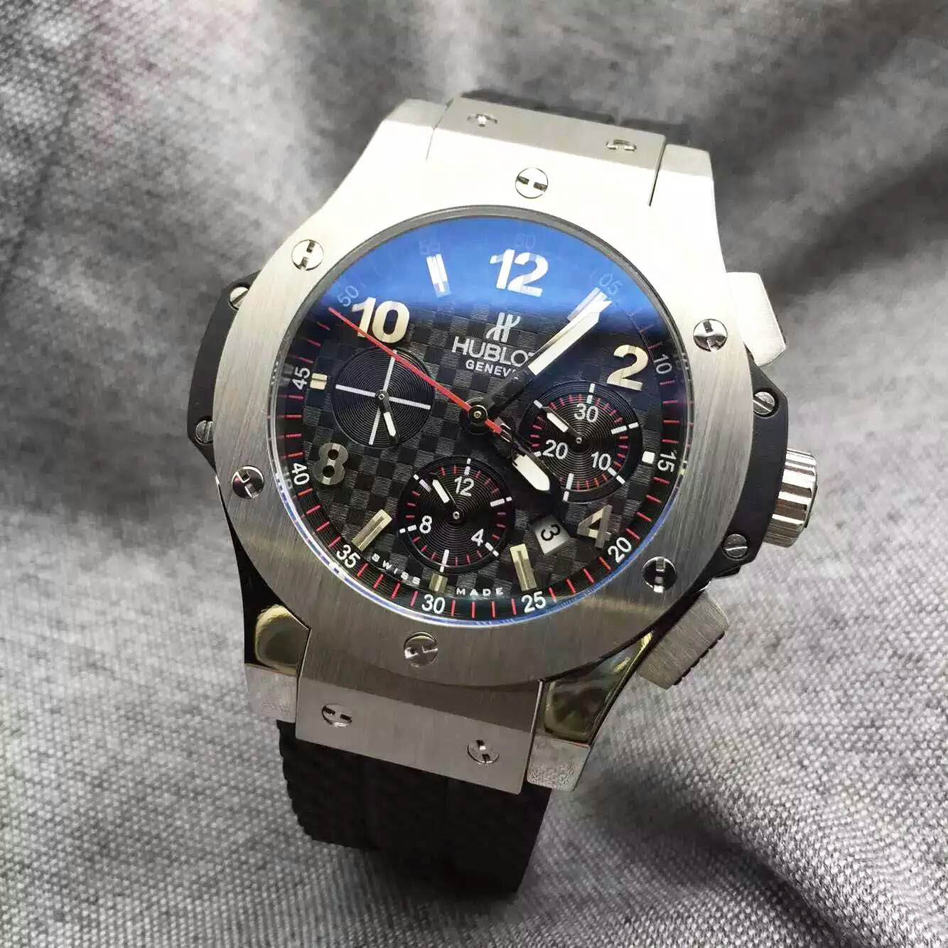 恒寶（HUBLOT)搭載4100全自動計時機芯（7750同時發售）