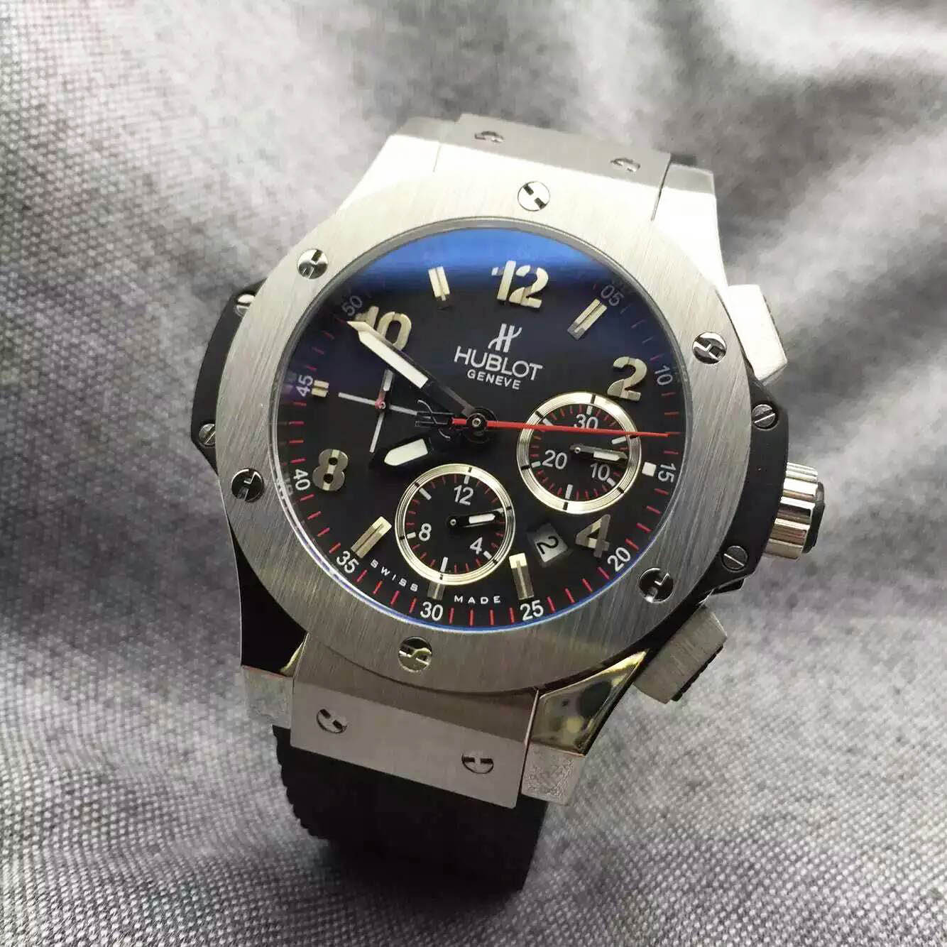 恒寶（HUBLOT)搭載4100全自動計時機芯（7750同時發售）