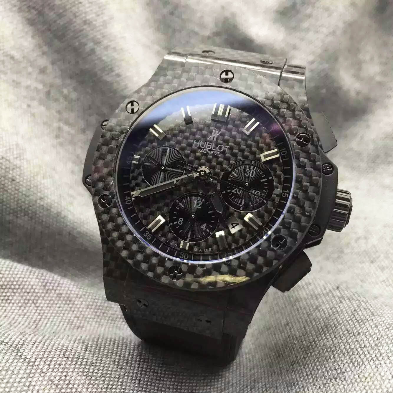 恒寶（HUBLOT)搭載4100全自動計時機芯（7750同時發售）