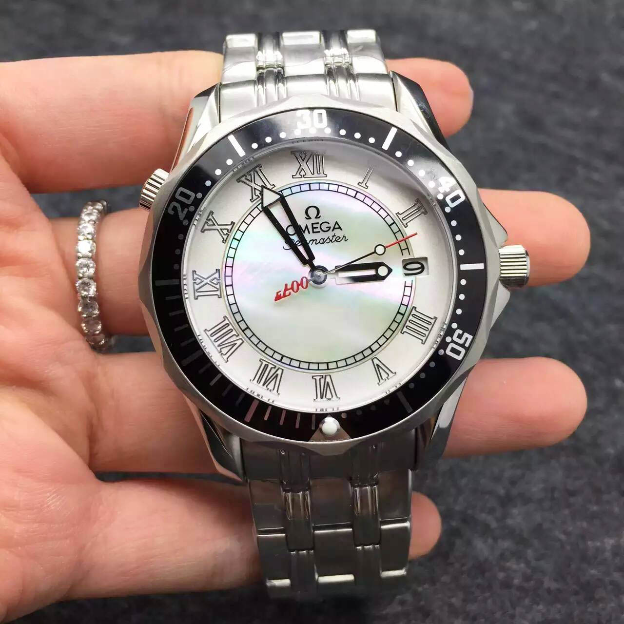 歐米茄海馬007系列限量版潛水錶