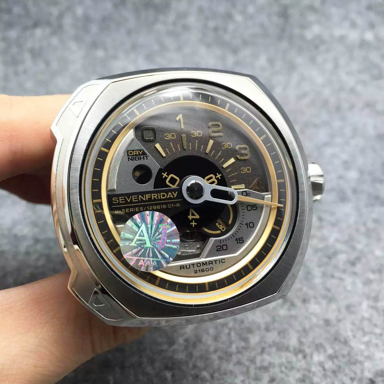 新款星期五SEVENFRIDAY V系列外殼全新登場