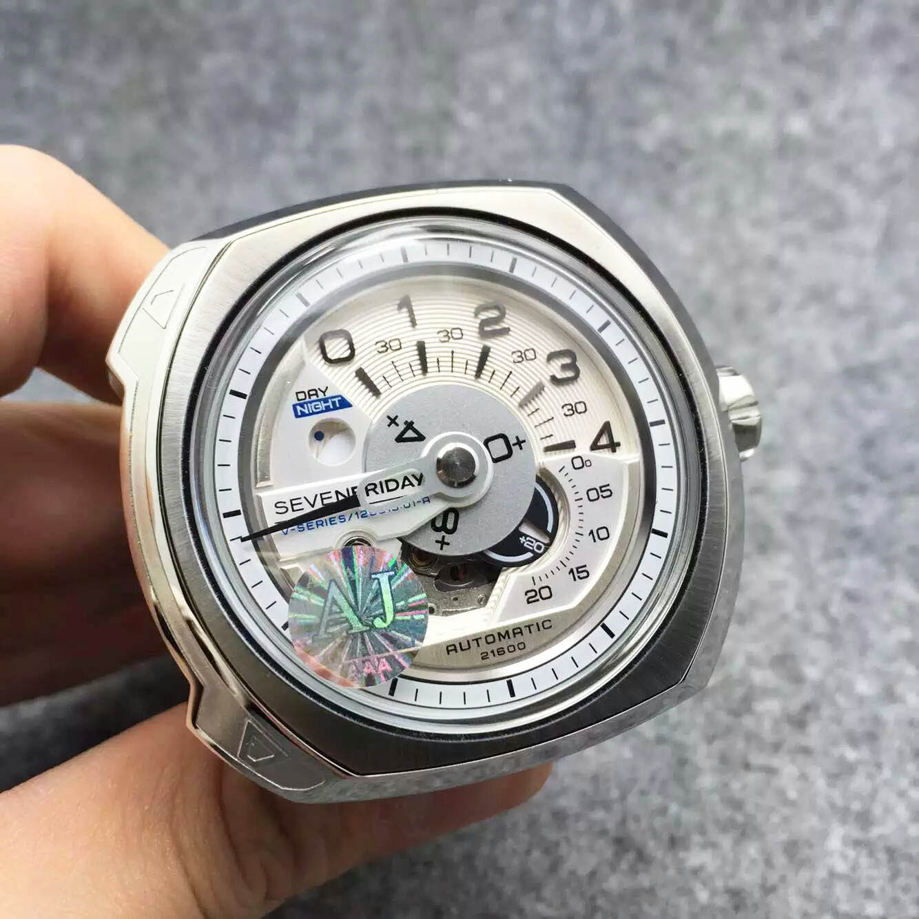 新款星期五SEVENFRIDAY V系列外殼全新登場