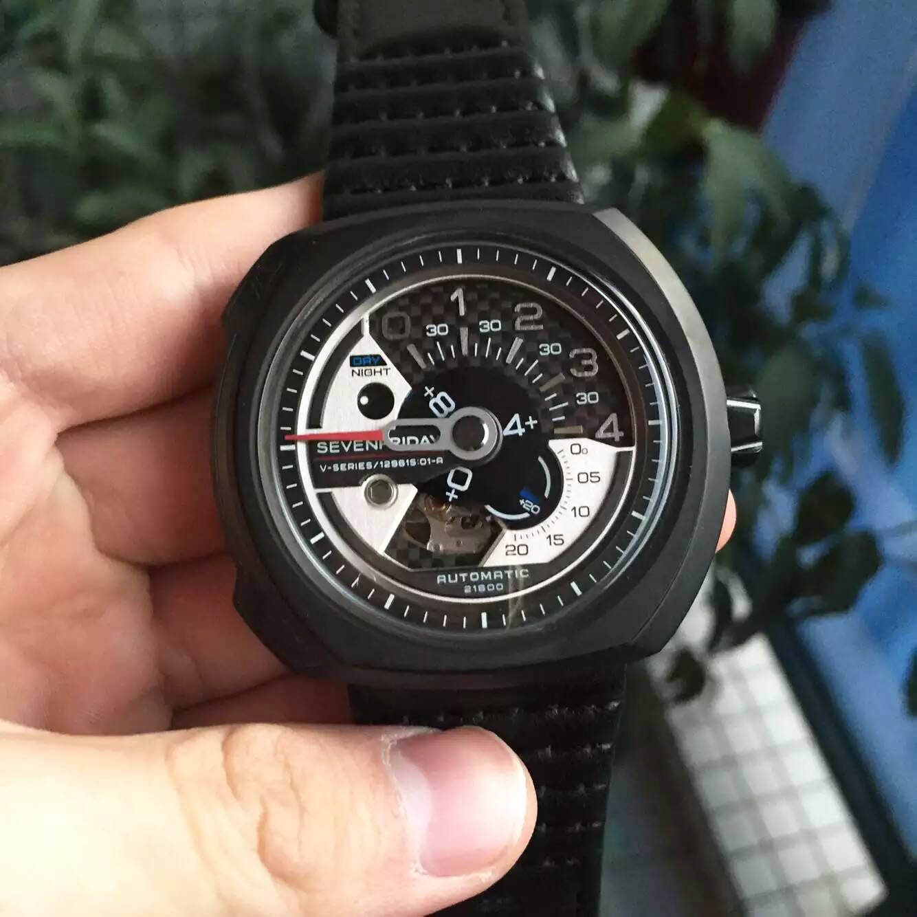 新款星期五SEVENFRIDAY V系列外殼全新登場