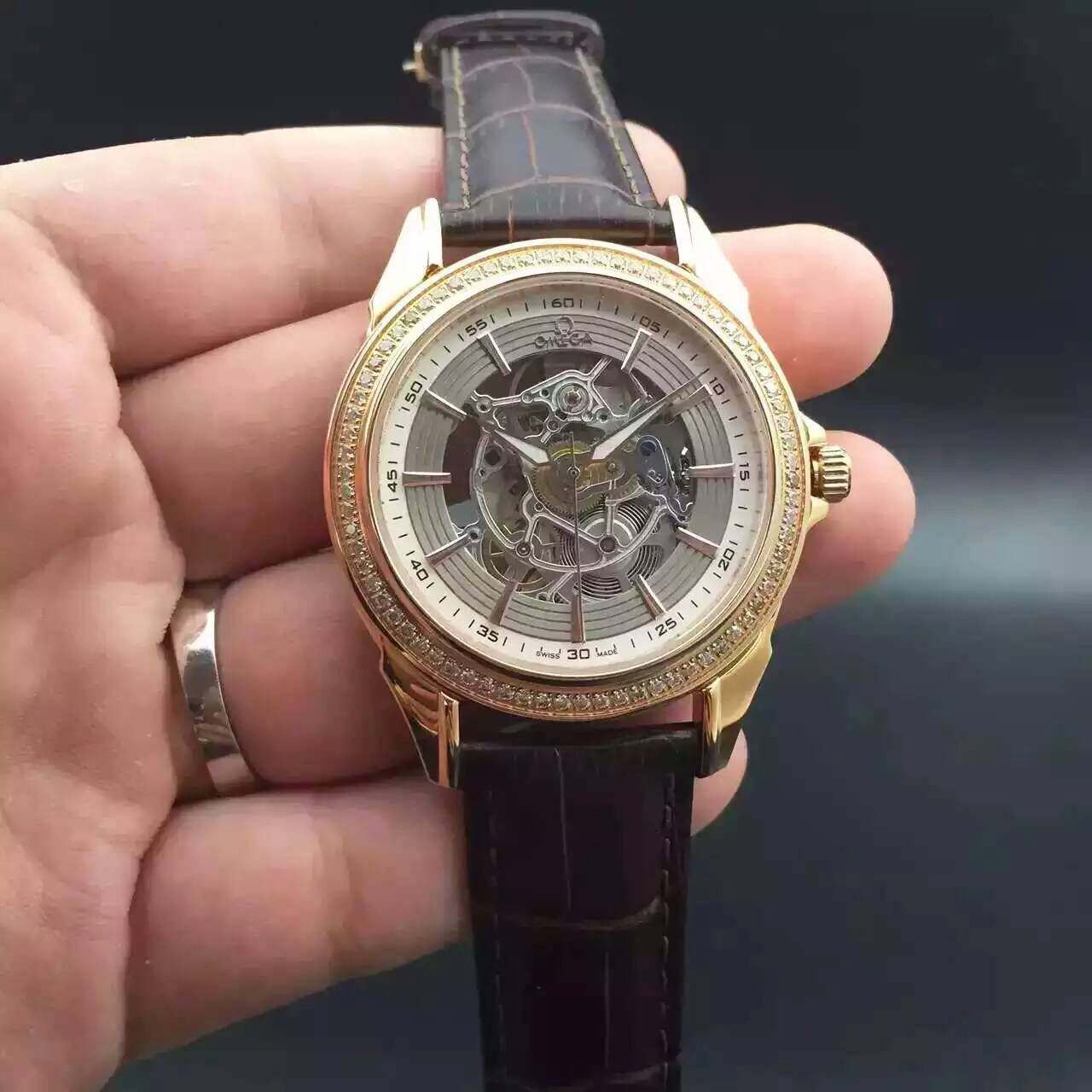 歐米茄 Omega 男士最佳選擇腕錶 搭載ETA2824鏤空機械機芯