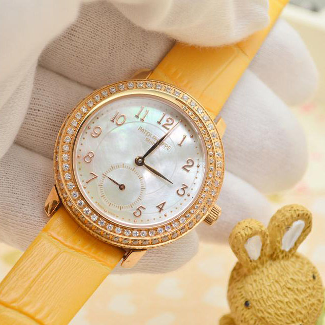 百達翡麗  Patek Philippe  致力建立獨特的風格-復雜功能計時腕錶系列 4968R-001 石英女錶