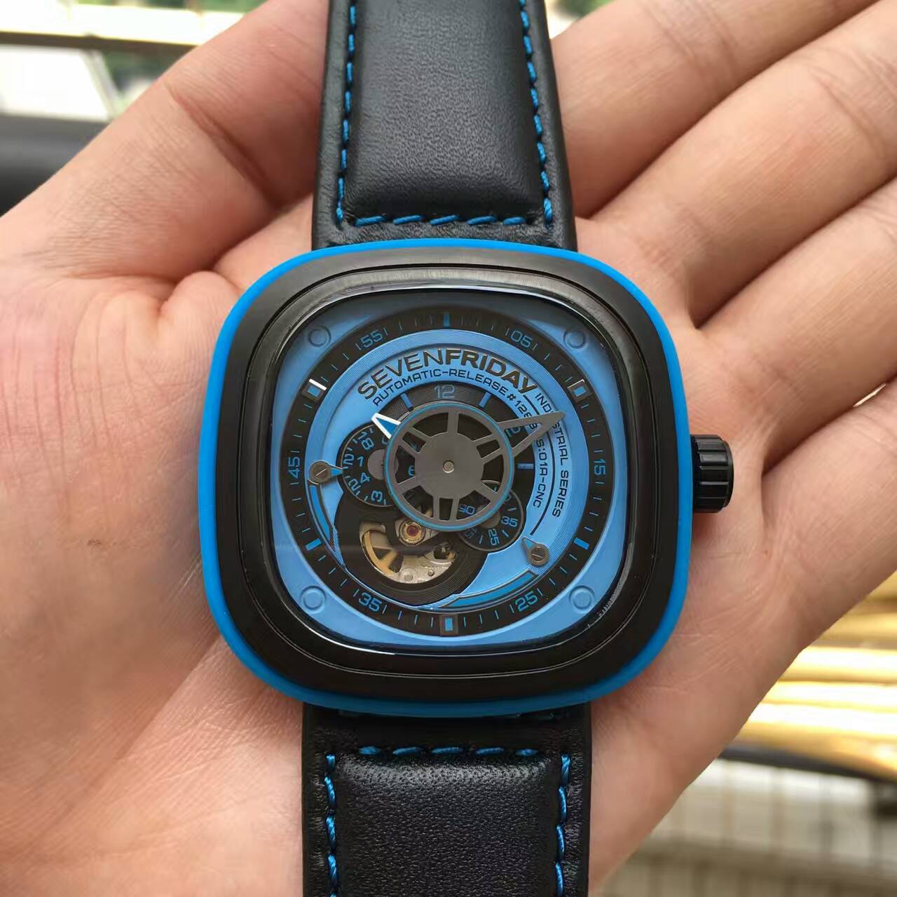 七個星期五 精品彩色系列腕錶 潮藍錶盤