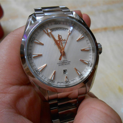 Omega歐米茄海馬雙日曆鋼鏈白面金針231.10.42.22.02.001男機械錶